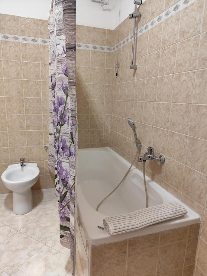 La Casa Di Giada, Appartamento In Villetta Con Aria Condizionata, Wi-Fi E Parcheggio Gratuito Poggi Екстериор снимка